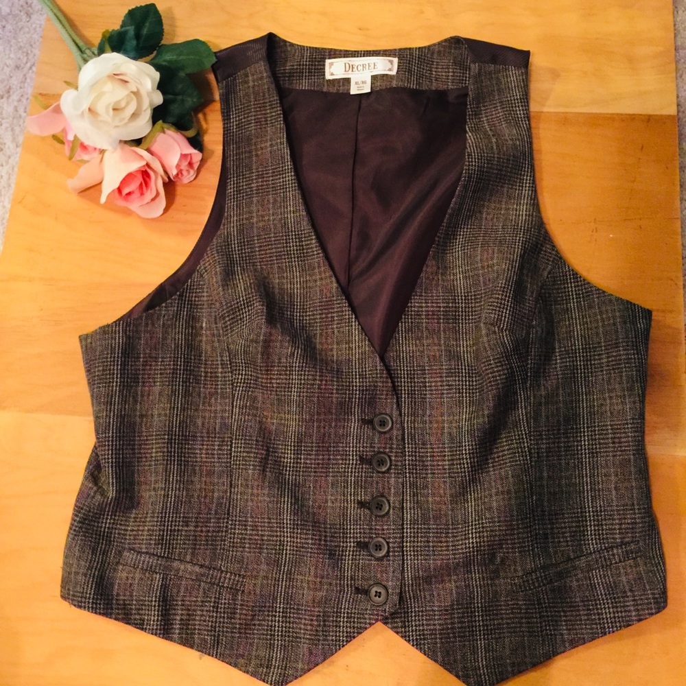 Decree XL striped vest with buttons and clasp.